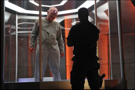 سریال سوپرگرل - فصل ۱ - قسمت ۷ -   انسان برای یک روز