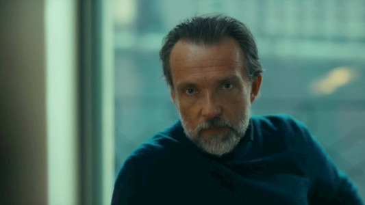 سریال با مدیر برنامه ام تماس بگیر برلین - فصل ۱ - قسمت ۸ - زنبق