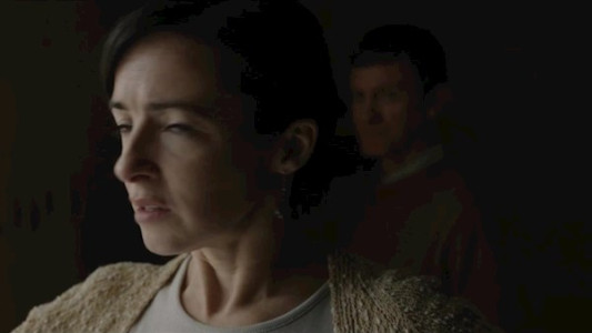 سریال حرفی نزن - فصل ۱ - قسمت ۸ - من منتظر دراز کشیده‌ام