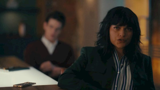 سریال واتسون - فصل ۱ - قسمت ۱۰ - مردی با دست بیگانه