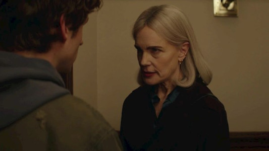 سریال تالاماسکا: محفل مخفی - فصل ۱ - قسمت ۱ - ما تماشا می‌کنیم. و همیشه آنجا هستیم.