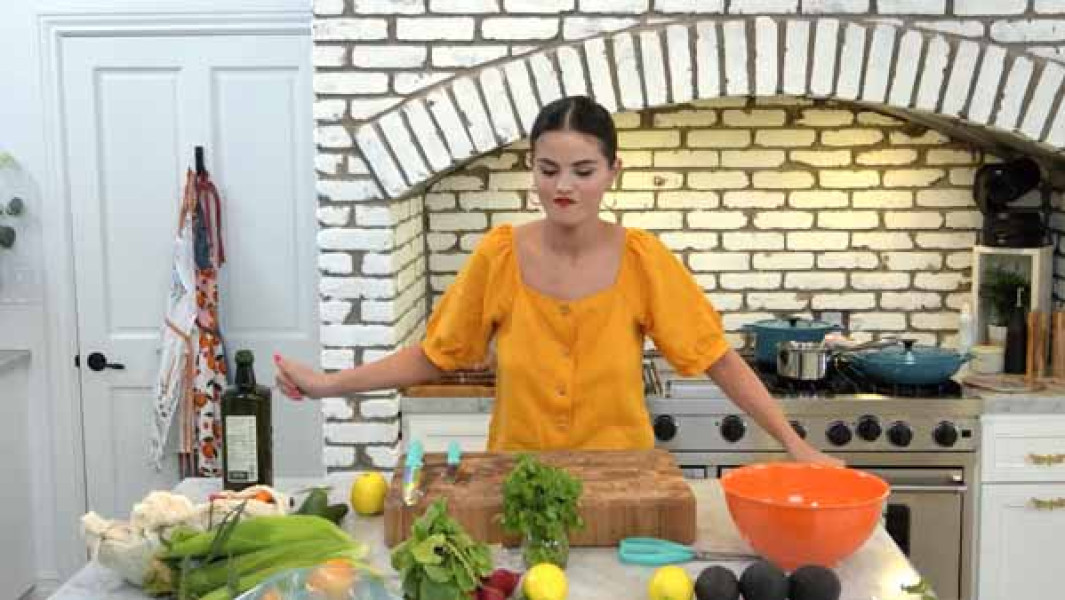 ۲-سکانسی از سریال سلنا به همراه سر آشپز