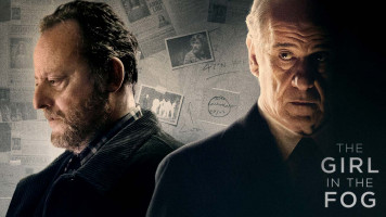 پوستر دختری در مه