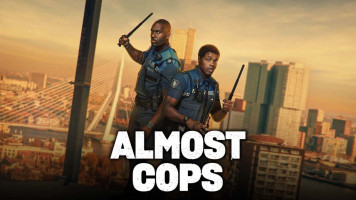 پوستر پلیس های نصفه نیمه