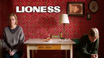 پوستر شیرزن