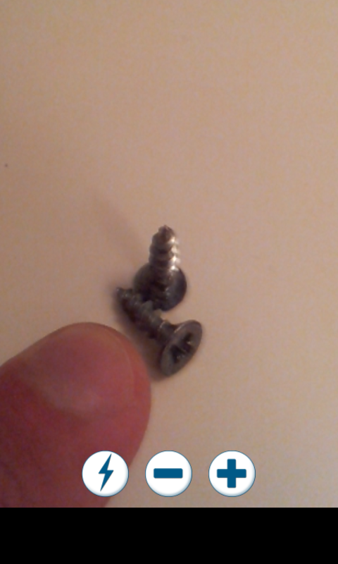 اسکرین شات 3 برنامه magnifying glass with light