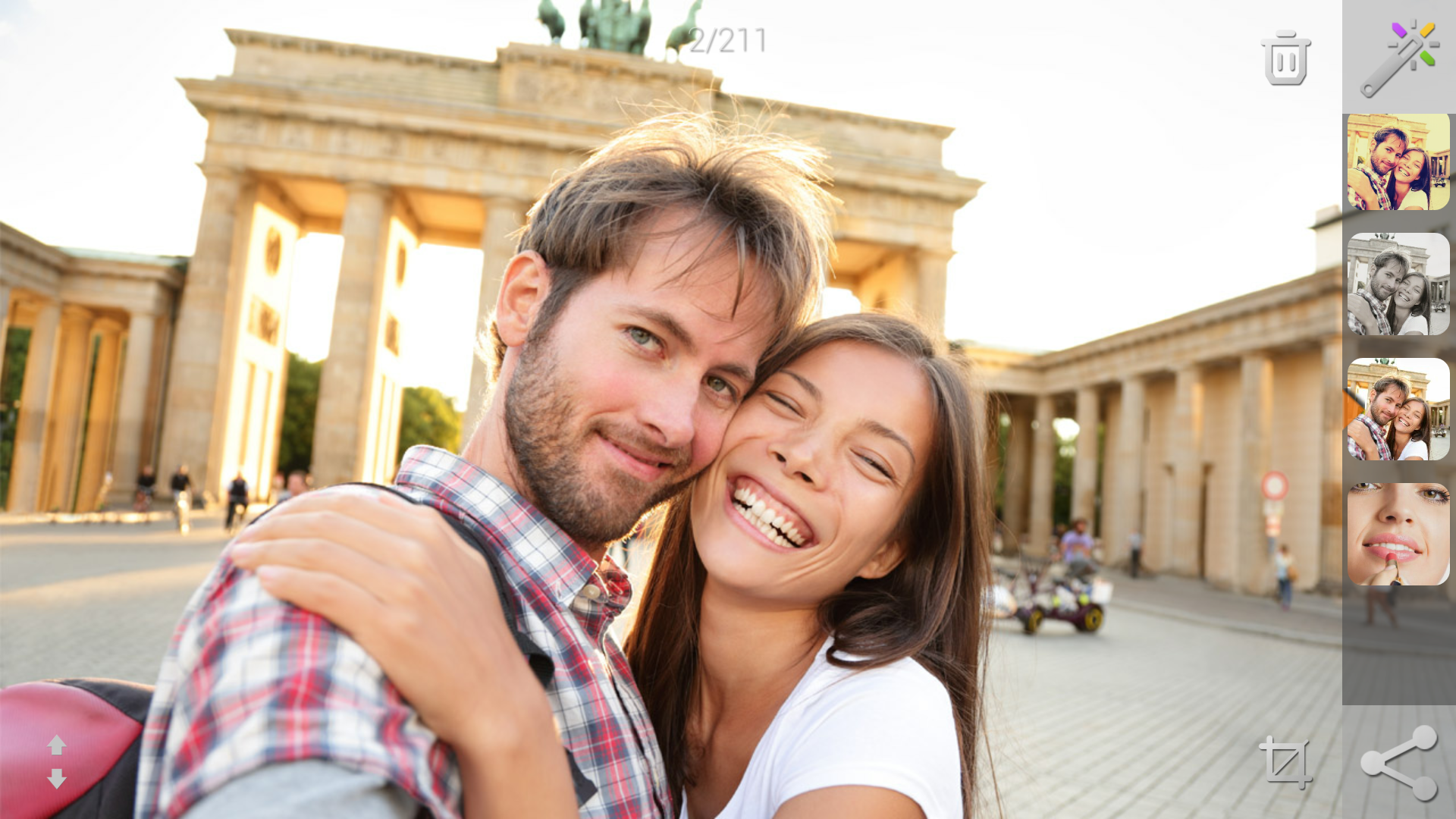 اسکرین شات 3 برنامه Cozy Mirror - Zoom, Light