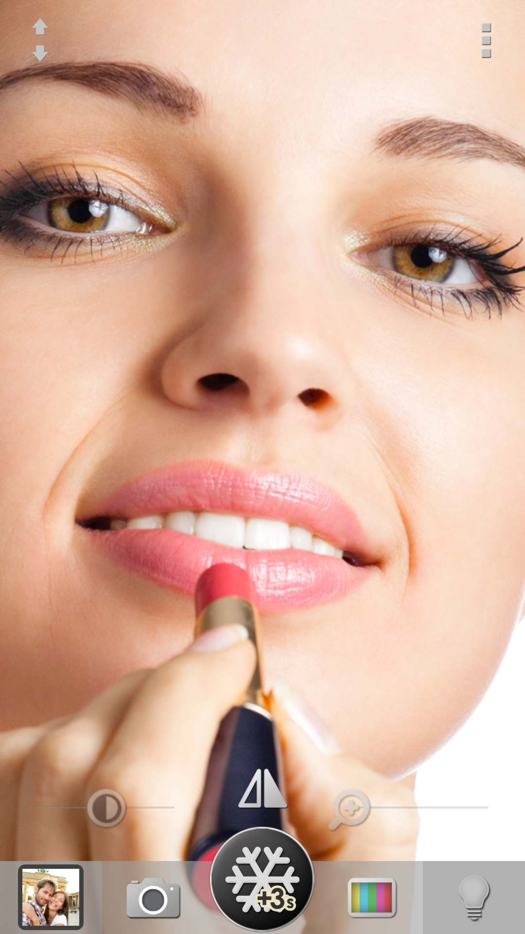 اسکرین شات 1 برنامه Cozy Mirror - Zoom, Light