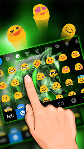 اسکرین شات 3 برنامه Green Wild Wolf Keyboard Theme