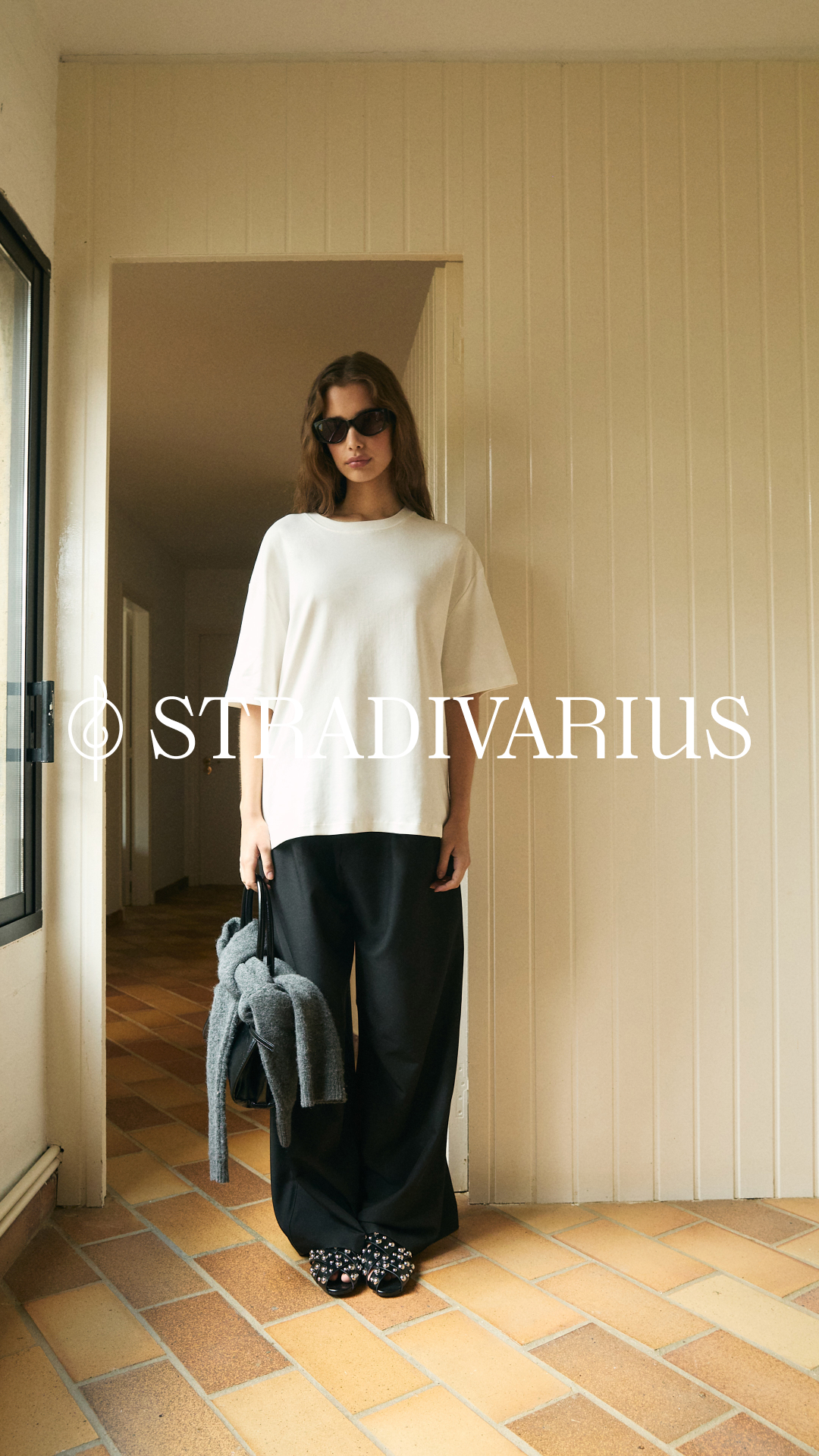 اسکرین شات 1 برنامه Stradivarius - Clothing Store