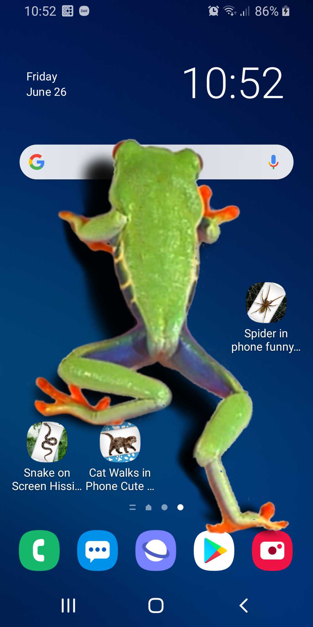اسکرین شات 3 برنامه Frog walking on screen joke
