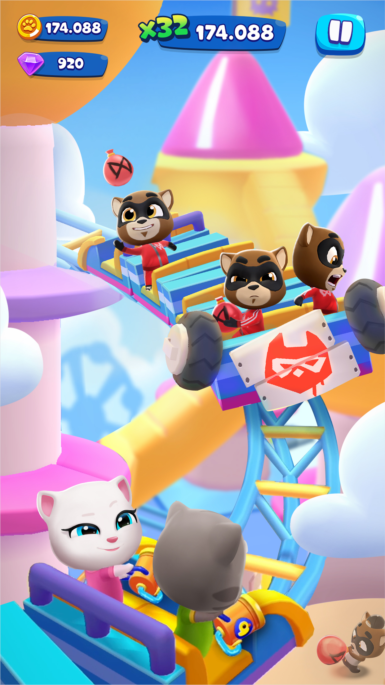اسکرین شات 5 بازی Talking Tom Blast Park
