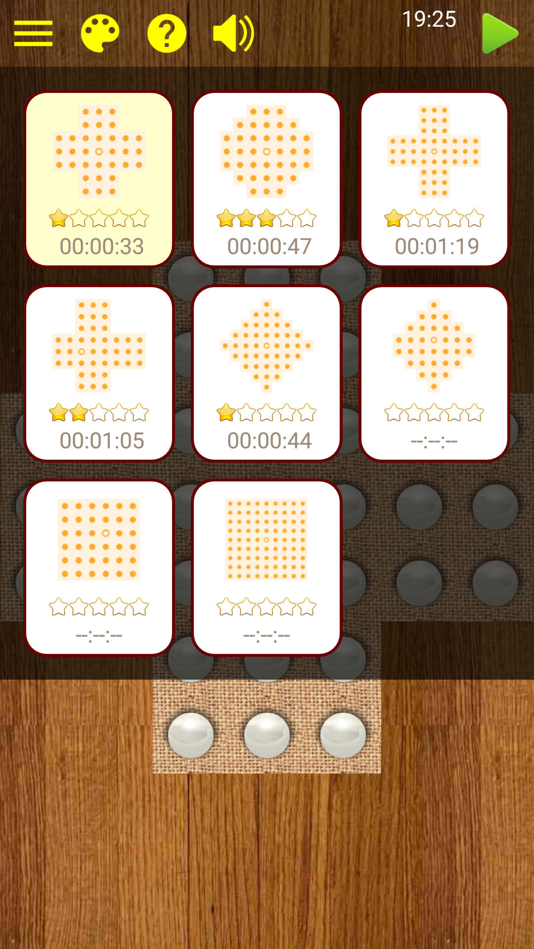 اسکرین شات 3 بازی Marble Solitaire Puzzle
