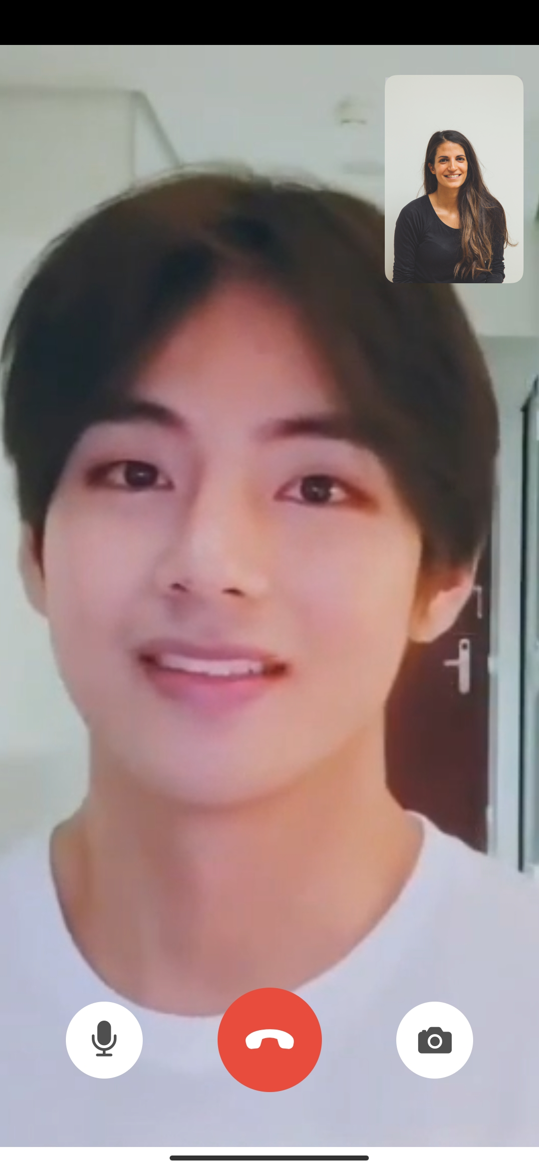 اسکرین شات 3 برنامه Kpop Fake Video Call-Text Chat