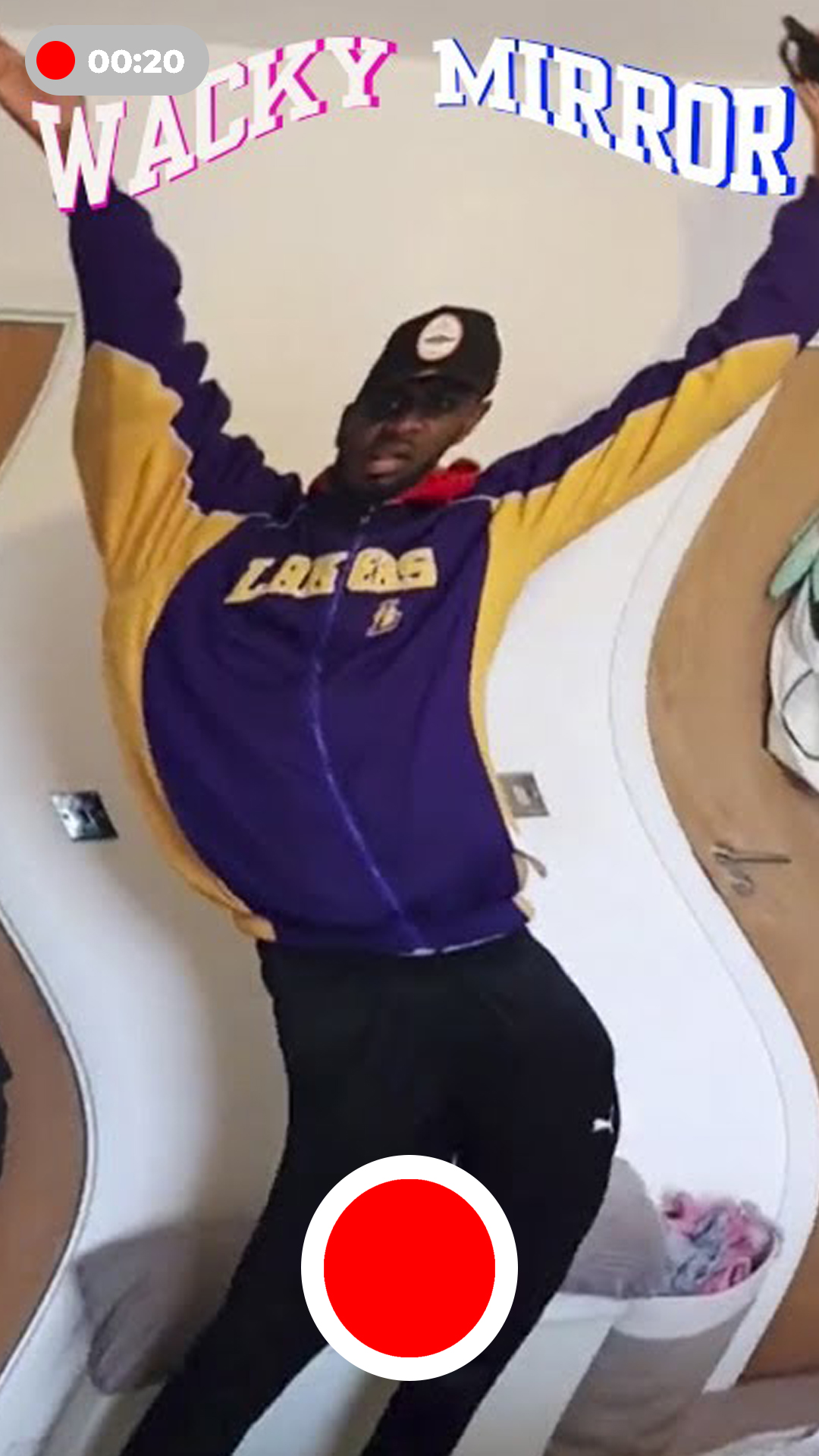 اسکرین شات 2 برنامه Wacky Mirror Camera Filter