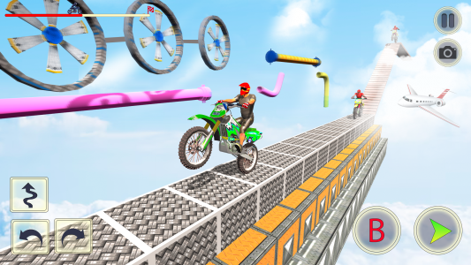 اسکرین شات 3 برنامه Crazy Bike Stunt - Bike Games