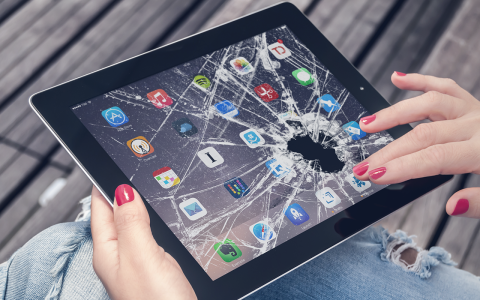 اسکرین شات 5 برنامه Broken Screen Prank: Cracked