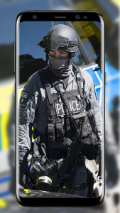 اسکرین شات برنامه SWAT Wallpaper 4