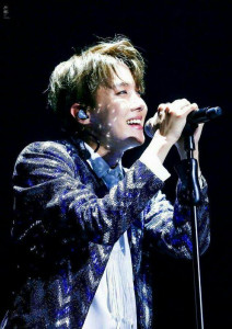 اسکرین شات 3 برنامه BTS J-Hope Wallpapers Kpop