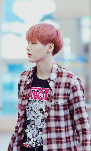 اسکرین شات برنامه BTS Suga Kpop Wallpapers HD 4K 3