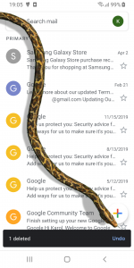 اسکرین شات 2 برنامه Snake on Screen Hissing Joke