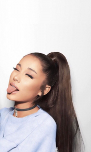 اسکرین شات 3 برنامه Ariana Grande Wallpapers