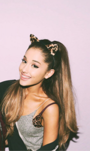 اسکرین شات 4 برنامه Ariana Grande Wallpapers