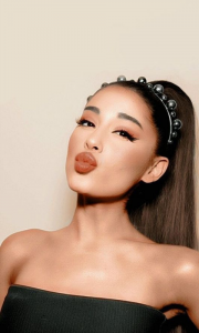 اسکرین شات 6 برنامه Ariana Grande Wallpapers