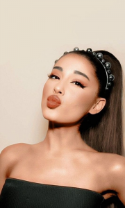 اسکرین شات برنامه Ariana Grande Wallpapers 6