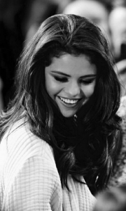 اسکرین شات 7 برنامه Selena Gomez Wallpapers