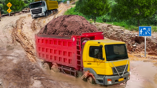 اسکرین شات 2 بازی Truck Simulator : Mud Roads