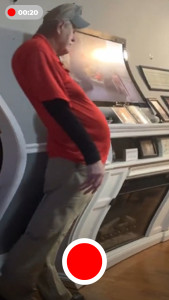 اسکرین شات 3 برنامه Wacky Mirror Camera Filter