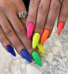 اسکرین شات 2 برنامه Long Nail Designs